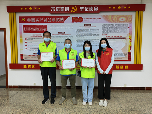 烈日下，聯(lián)昊通速遞鳳崗、雁田分公司志愿者，好樣的！